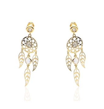 PENDIENTES ATRAPASUEÑOS ORO AMARILLO 18 KILATES CHATÓN 5.5 MILÍMETROS CIRCONITAS BLANCAS FORMA REDONDA Y PLUMAS CALADAS LARGO TO