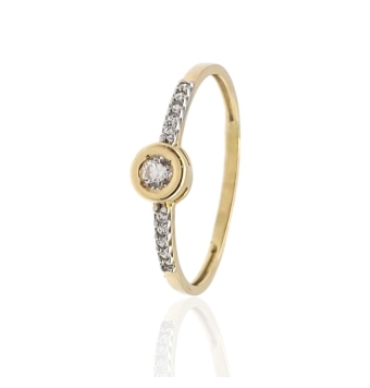 ANILLO ESTILO SOLITARIO MUJER ORO AMARILLO 18 KILATES CHATÓN CIRCONITA BLANCA 4 MILÍMETROS CON CIRCONITAS BLANCAS EN EL BRAZO